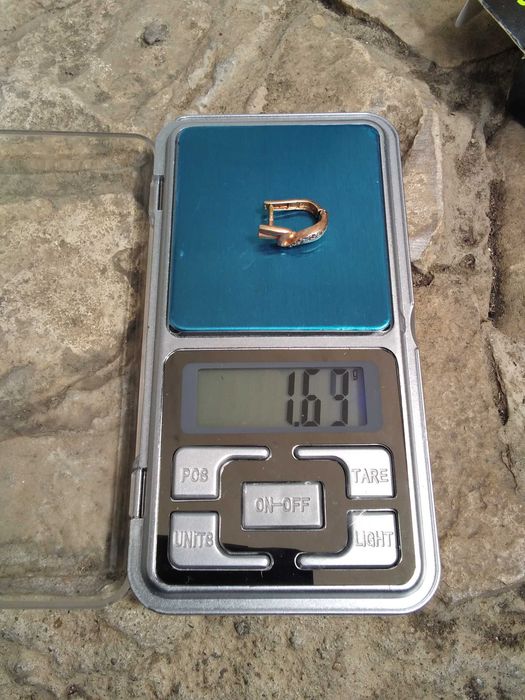 Златна обица  Полусърце