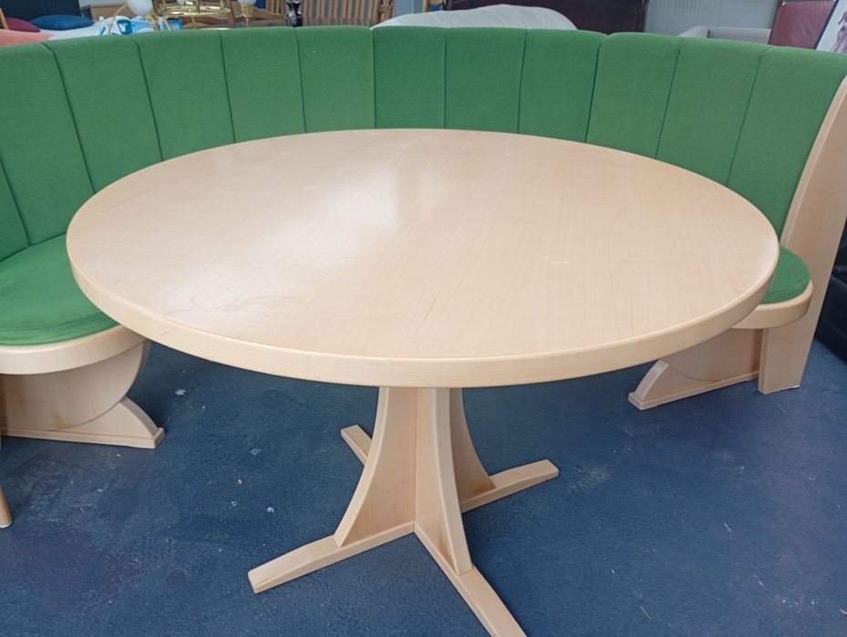 Colțar bucătărie cu masă și scaune