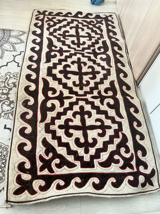 Войлочный ковер, Сырмақ, киіз кілем