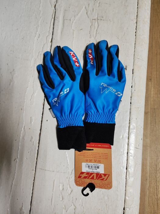 Продаются профессиональные перчатки.