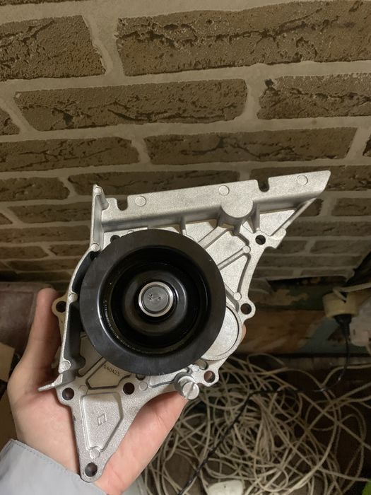 Продам помпу на Touareg