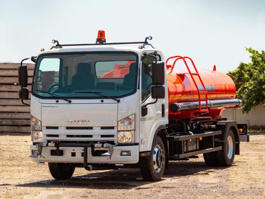 Поливомойка / Водовоз 5 м³ на базе ISUZU NQR90L-K
