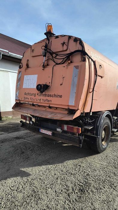 Camion Autospeciala Mercedes-Benz curatare stradala