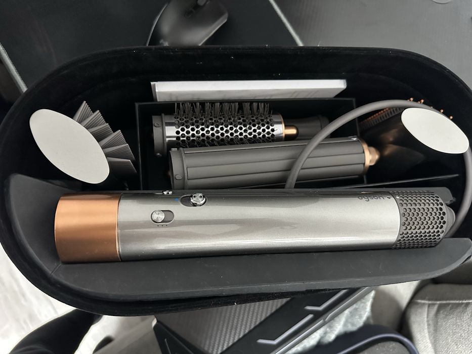 Dyson airwrap James Dyson