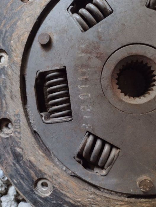 Съединител/Лайсна Мерцедес190/Кора wv golf 4+лайсна