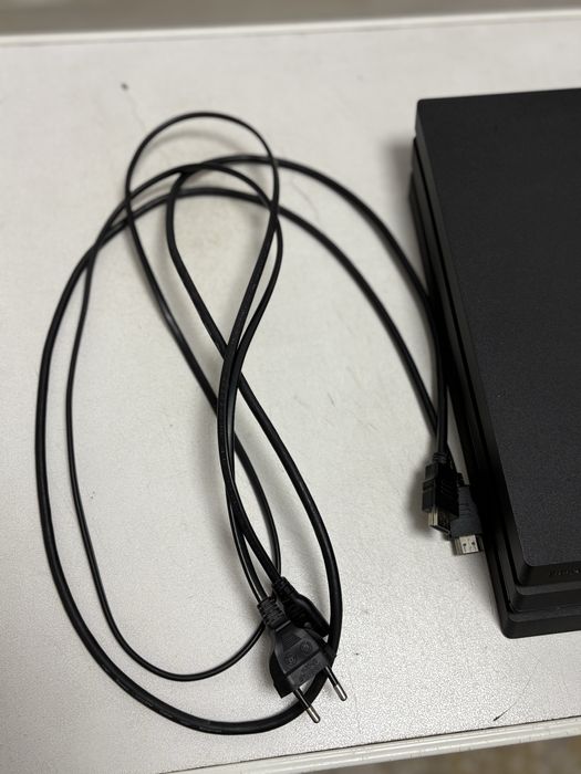 Продам PS4 в идеальном состояние