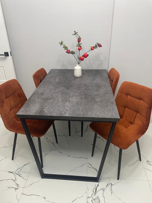 Стол и 6 стульев