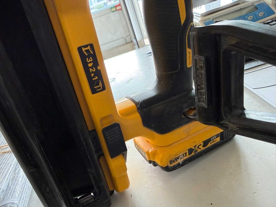 Акумулатор такер Dewalt DCN 890