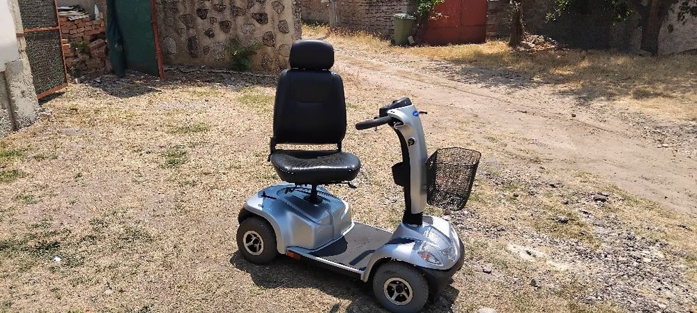 Електрически скутер за трудно подвижни хора.