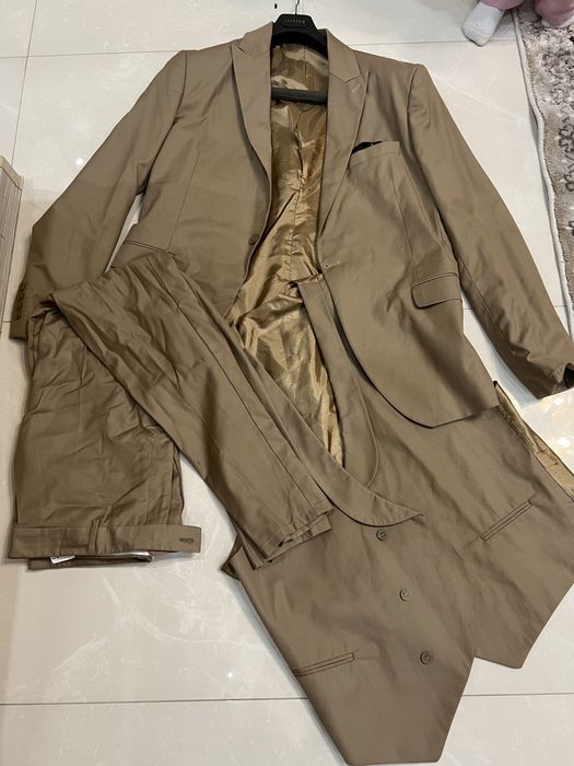 Мъжки костюми в отлично състояние