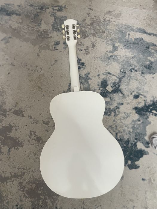 Гитара в хорошем состояний