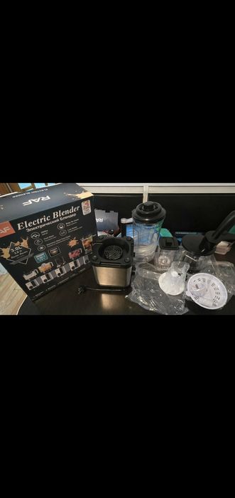 Vând Blender nou cu garanție 3 ani