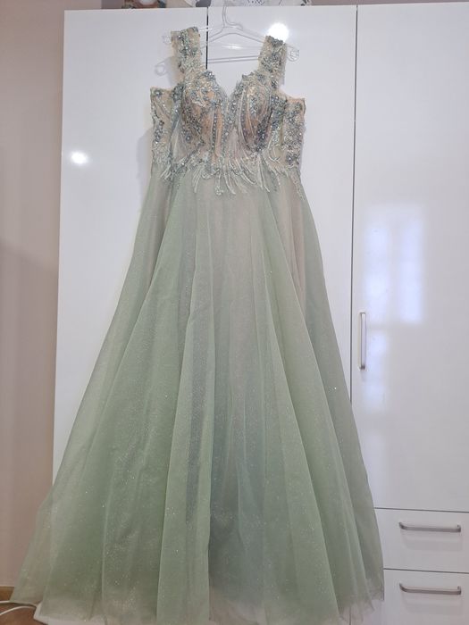 Елегантна бална рокля