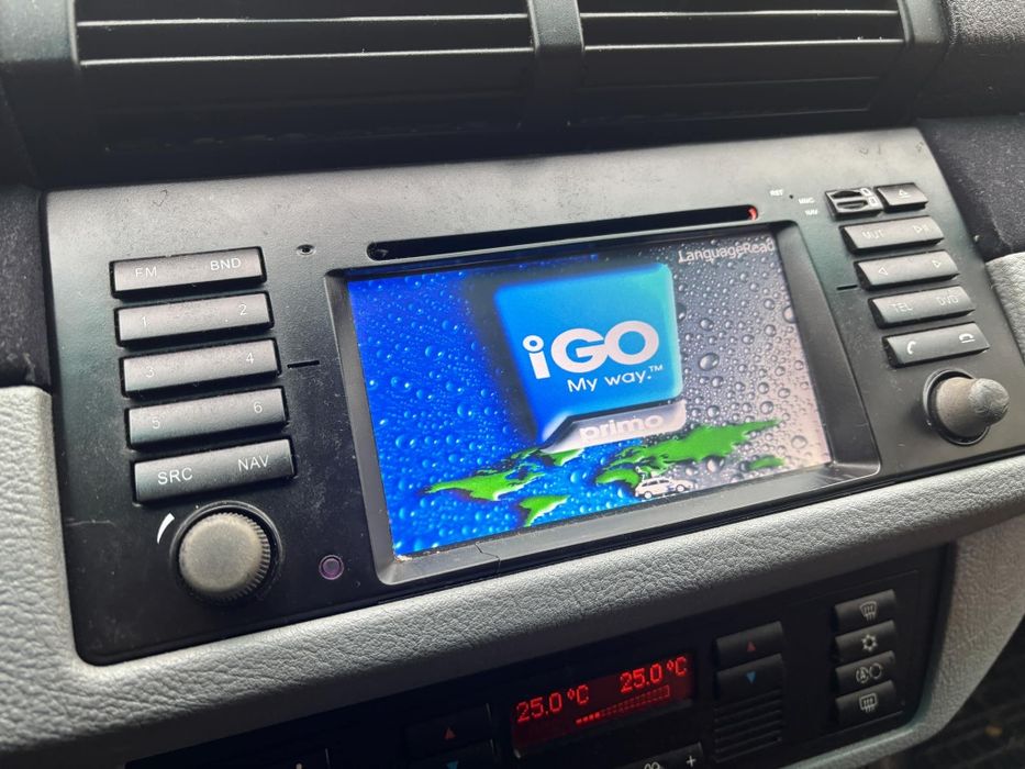 BMW X5 навигация Dynavin