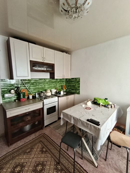Продам 1 комнатную окт в районе школьника