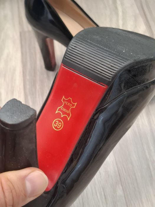 Отдам даром б/у женские обуви молодёжный