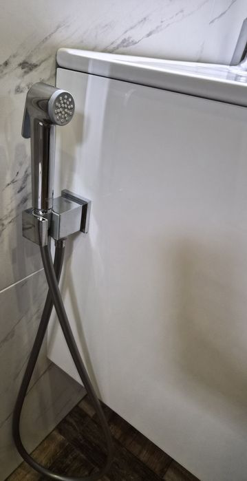 Мивка с шкаф,смесител и огледало за баня