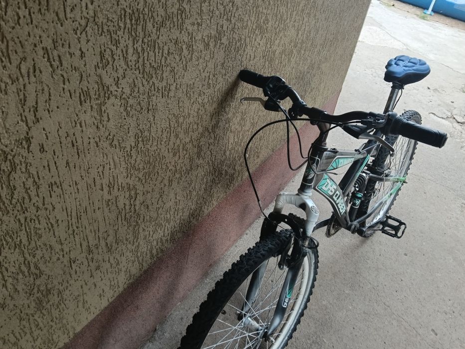 Vând bicicleta DHS CLIMBER