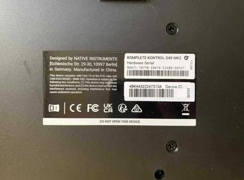 Native Instruments Komplete Kontrol S49 MK2 | Отлично състояние