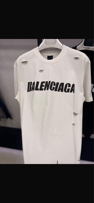 Tricou balenciaga cu taieturi