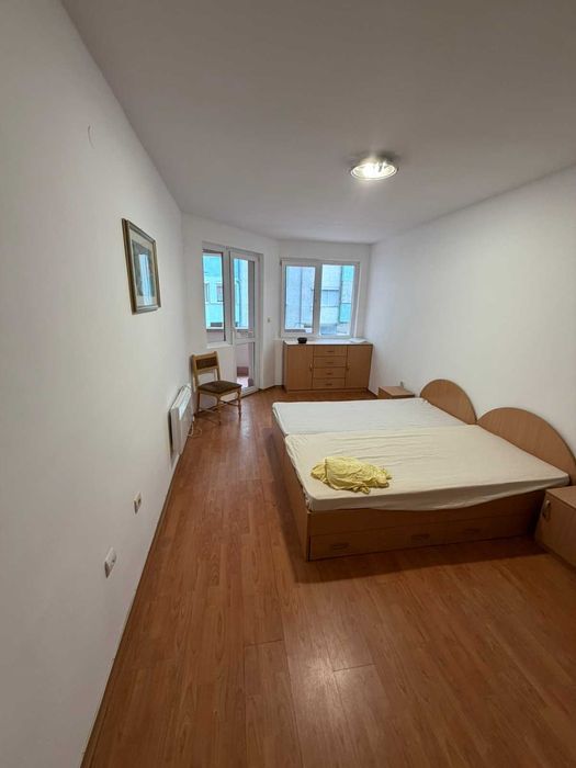 Тристаен апартамент с гараж до ВМИ