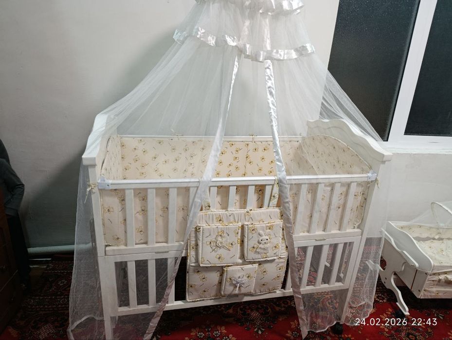 Bolalar kravati va belanchagi