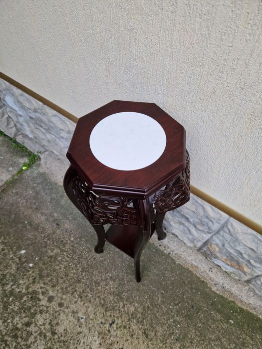 Прекрасна антикварна висока помощна масичка