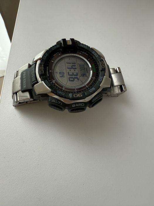 Продам часы Casio pro trek 270D