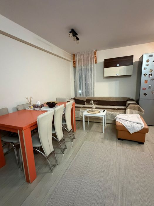 Inchiriez apartament str.Muzeul Apei Floresti