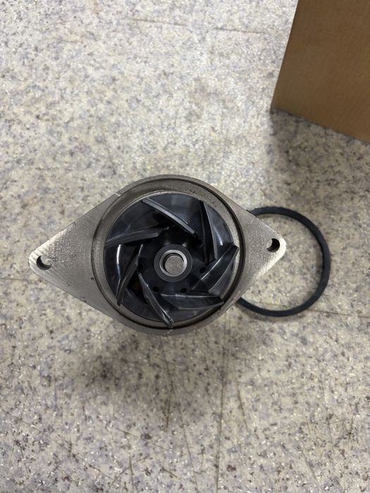 Продам водяной насос cummins 6isbe камаз