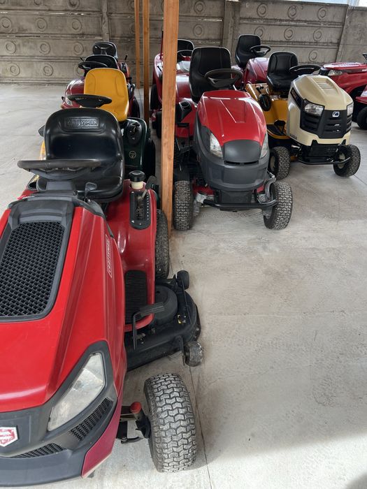 Tractoras de tuns iarba Top cele mai cunoscute si fiabile marci