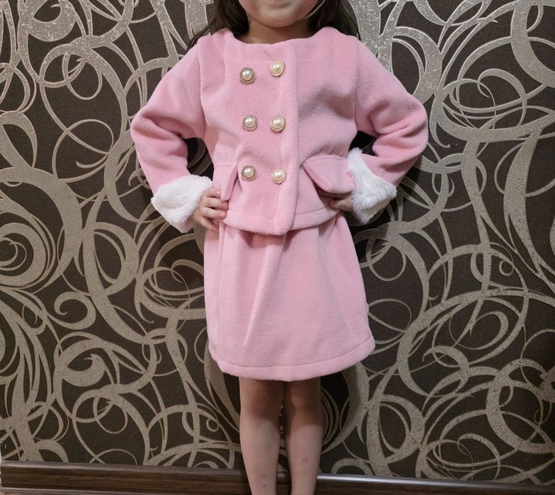 Продам костюм для девочки