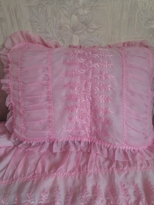 Продаю набор для спальни. .