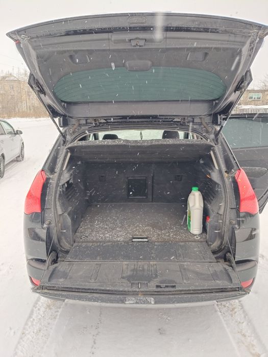 Городской кроссовер Пежо 3008