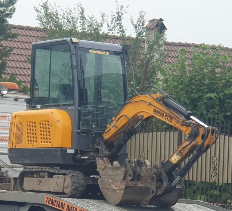 Miniexcavator Macao 2,6t/ Mercedes - Benz  7,5t basculabil