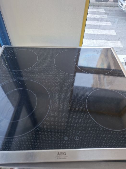 Фурна за вграждане AEG