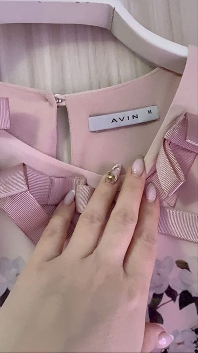 Avin Дамска рокля .