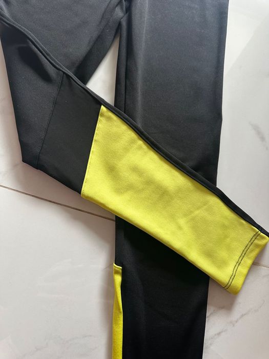 Дамски спортен клин с неонови акценти