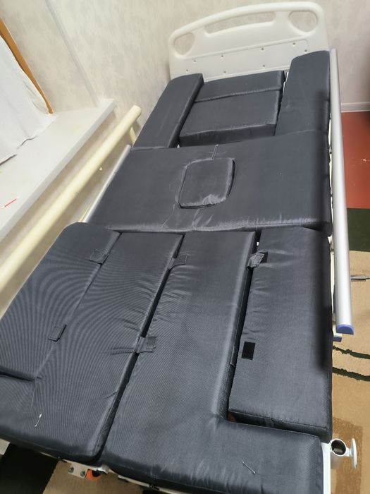 Реанимационная кровать продаётся .  Reanimatsyoniy karavat  sotilvotti