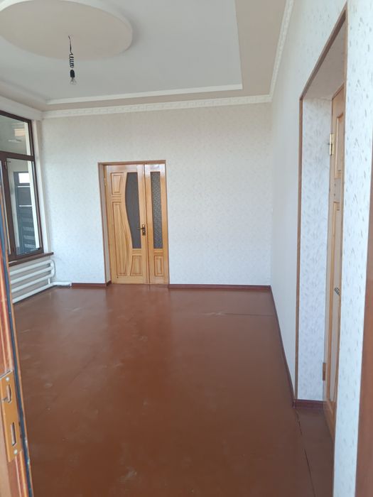 Uy xovli sotiladi