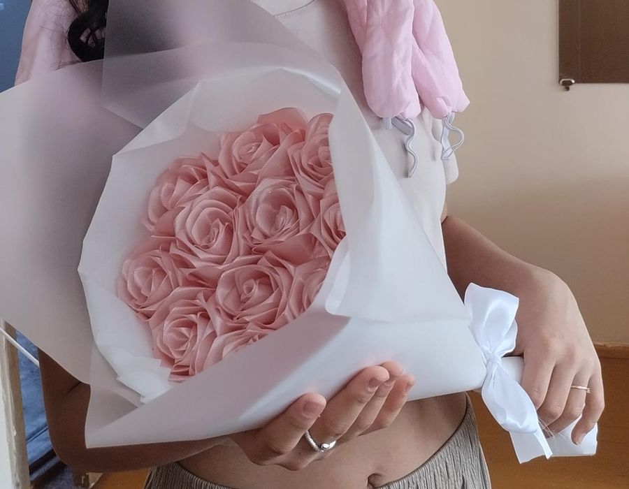 Розы из атласной ленты