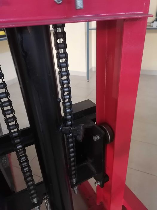 хидравличен високоповдигач / Стакер 2 тона подемност на 1.8м височина