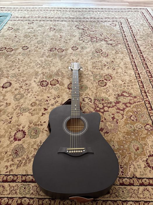 Срочна продается гитара акустика!!!