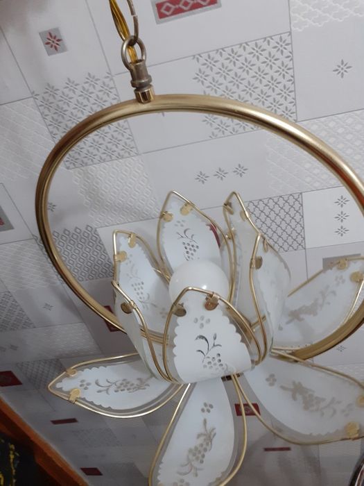 Люстра. В хорошем состоянии.