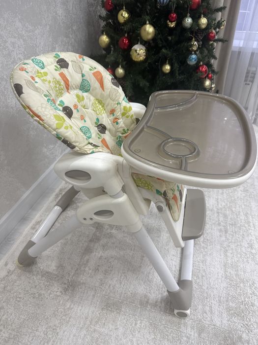 Продам столик детский фирмы Joie