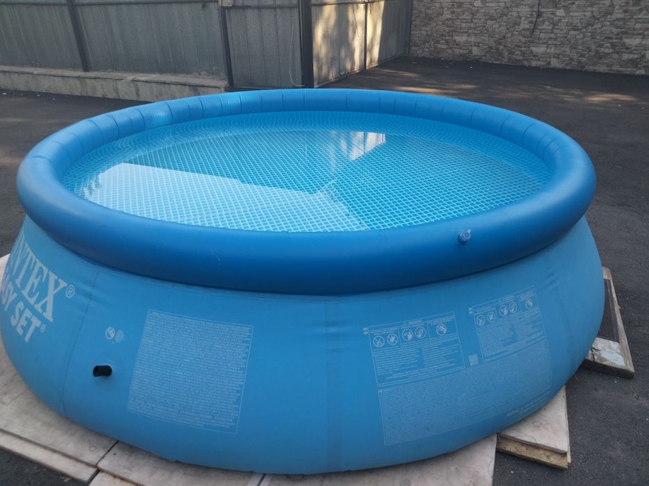 Продам бассейн б/у для дома или дачима или дачи