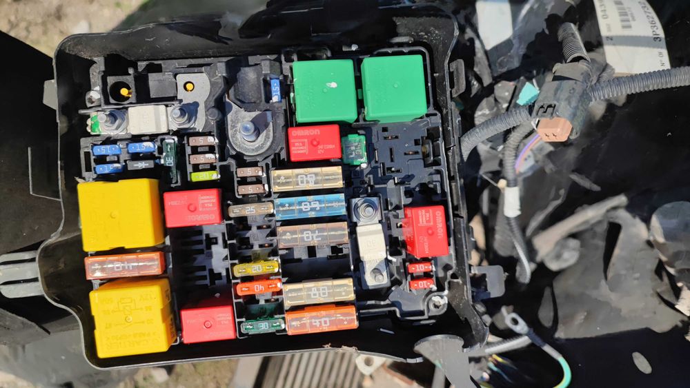 Релета предпазители бушони модул Пежо 2008 Peugeot 208 308