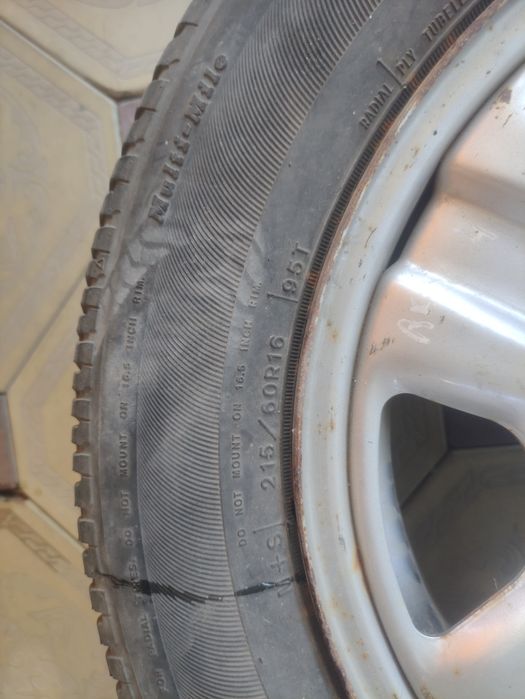 215/60 R16 с диском на запаску.