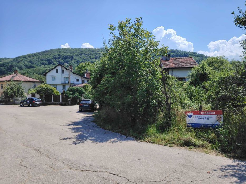 Парцел в центъра на Горно трапе / Троянски Балкан /.