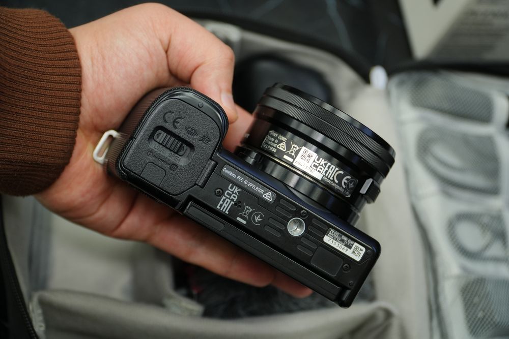 Sony ZV-E10 4K full komplekt foto aparat komplekt sotiladi